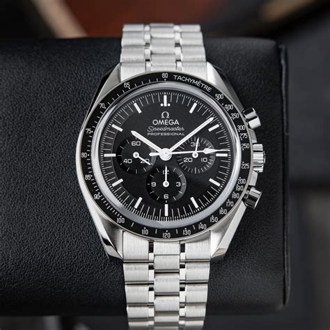 omega speedmaster moonwatch saffier